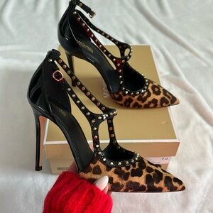 Brand new Michael Kors Ava pumps size 7